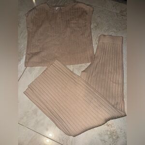2Piece Tan Pant & Sleeveless Top Set–Size XS–Stretchy & Comfy–Good Condition